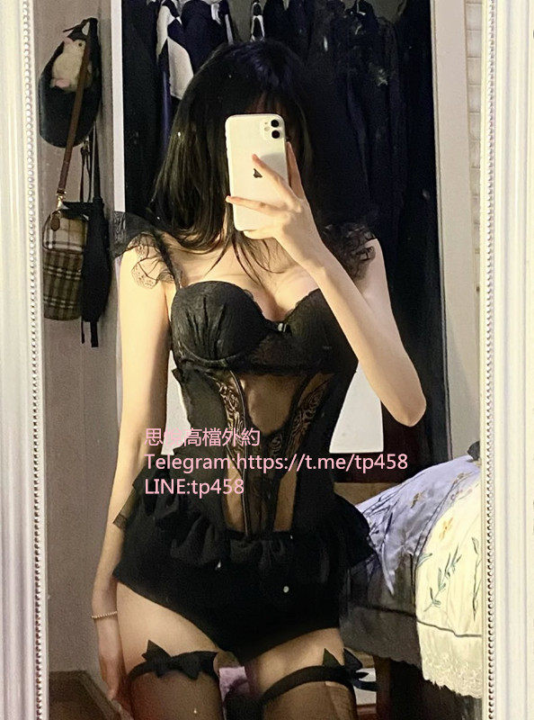 FHxi7rzUYAQqcDM.jpg
