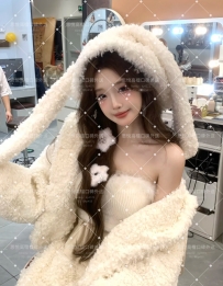 顔雯   163cm   47kg    D  24歲  #高雄   #服裝模特