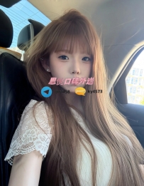 小奈 162cm  46kg  D  23歲  #台中
