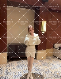 妍言 160cm  45kg  C   21歲   #高雄