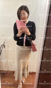 小茹 160m  48kg  D  32歲   #高雄