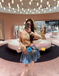 希希  164cm 46kg  C+  24歲  #台中