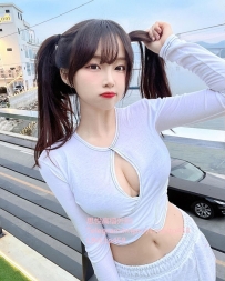 依依 161/47kg/D/22歲