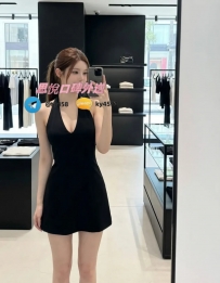 米雪  168cm  50kg  D  25歲   #台中     #服裝模特