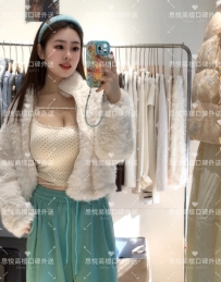 娜感    165cm   47kg   E   27歲   #台中  #服裝店老闆娘