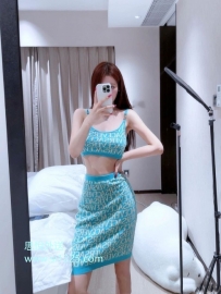 熙儀  165/47kg/E/25歲