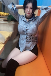 俐雪  160/45kg/D/19歲